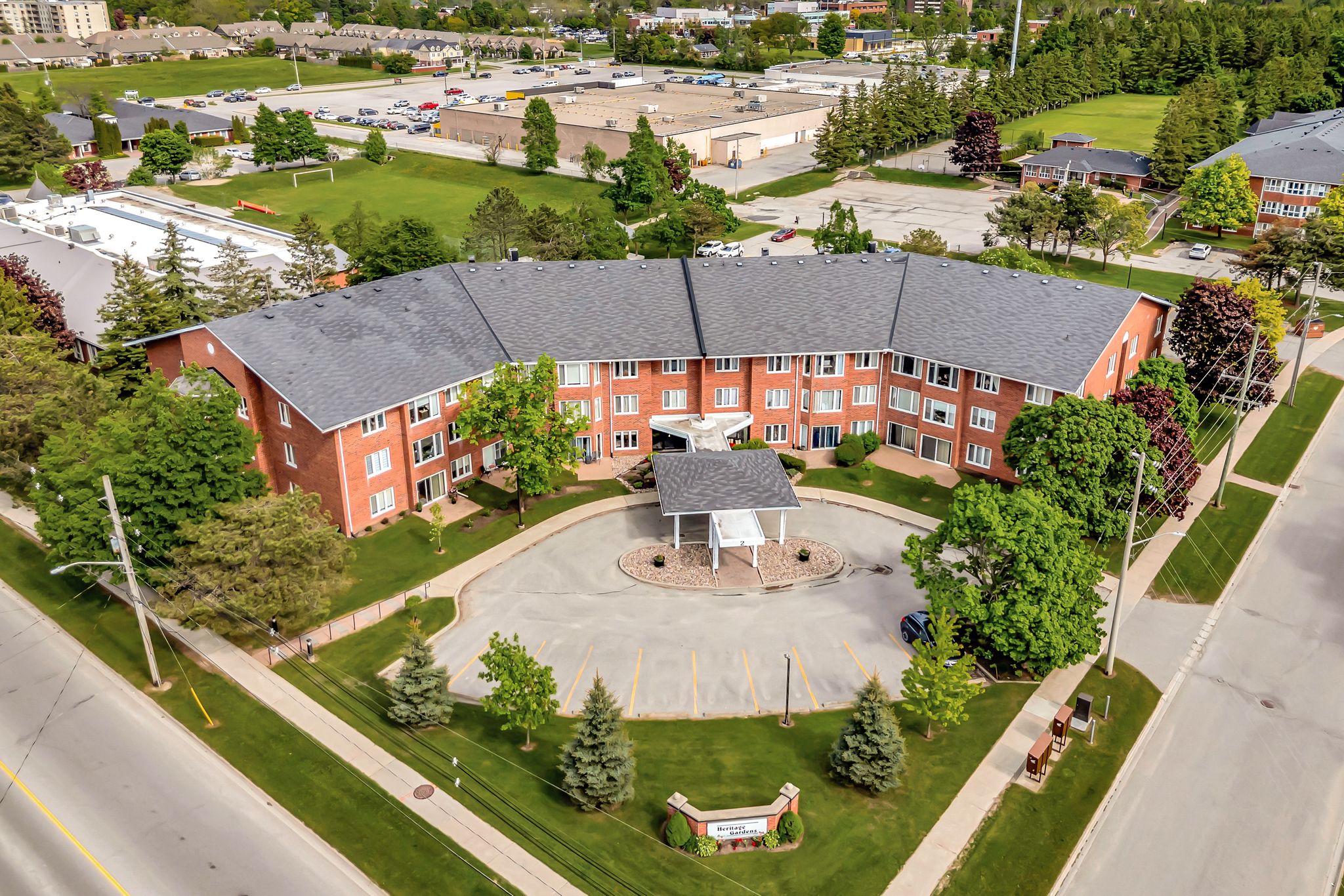 303-2 Heritage Way, Lindsay